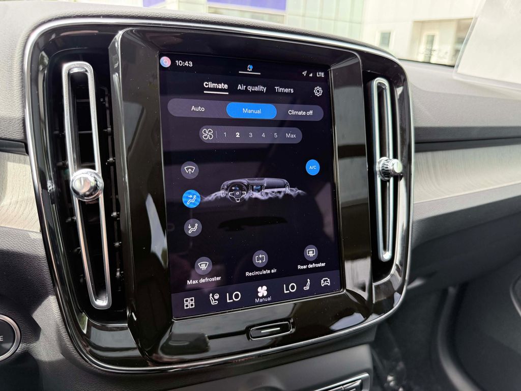 صورة مصغرة 23 لـ 2025 Volvo XC40 B5 PLUS BRIGHT THEME