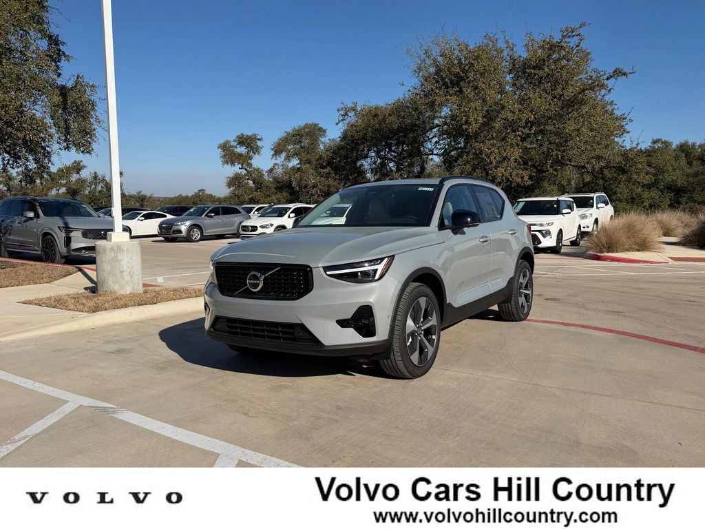 New 2026 Volvo XC40 Plus, B5 AWD Gas (mild hybrid), Dark