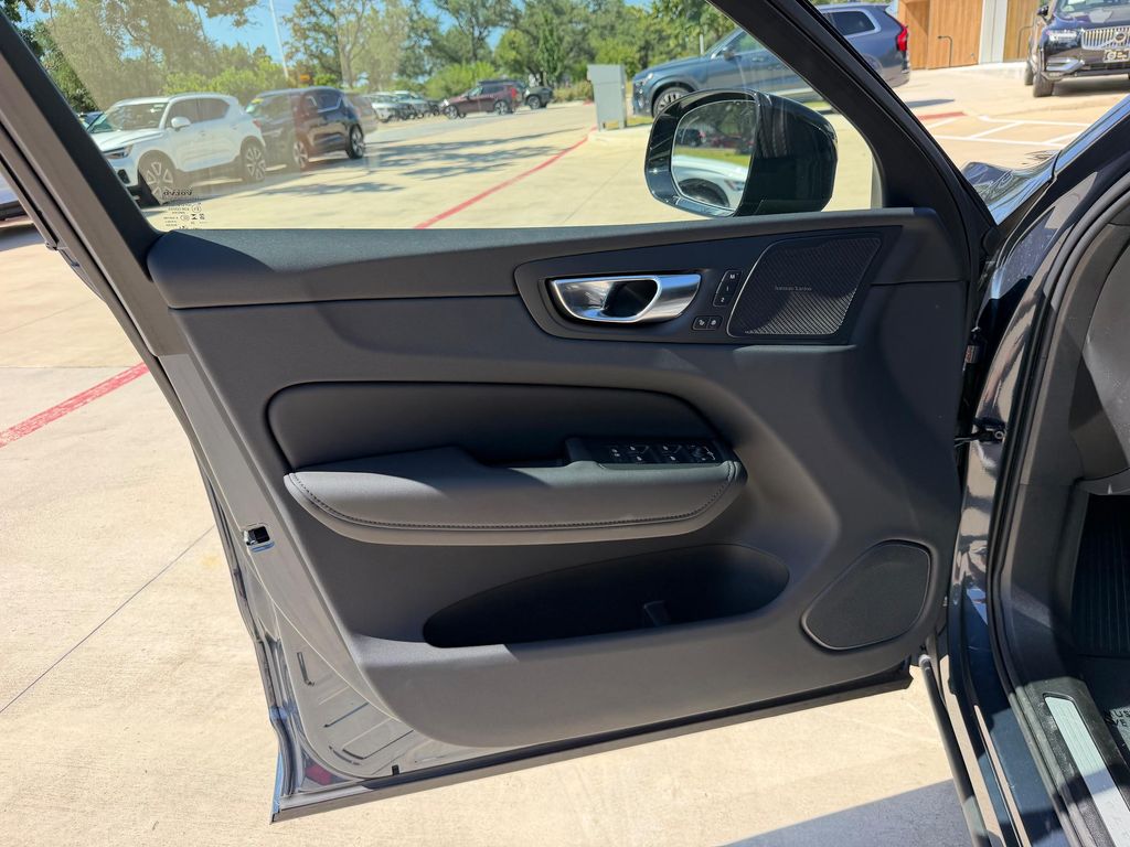 2026 Volvo XC60 B5 ULTRA BLACK EDITION — миниатюра 17