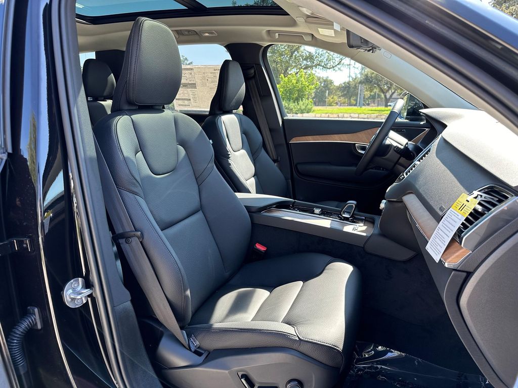 صورة 8 لـ 2025 Volvo XC90 PLUG-IN HYBRID T8 PLUS 7-SEATER
