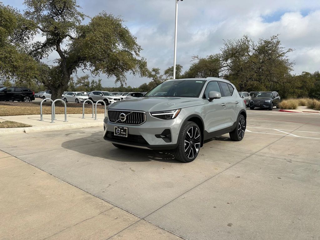 2025 Volvo XC40 B5 ULTRA BRIGHT THEME 照片 2