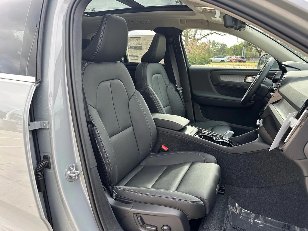 2025 Volvo XC40 B5 ULTRA BRIGHT THEME 照片 8