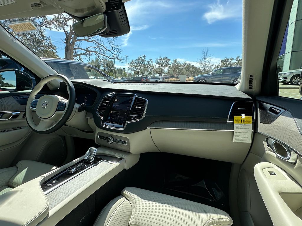 2025 Volvo XC90 PLUG-IN HYBRID T8 ULTRA 7-SEATER photo 10