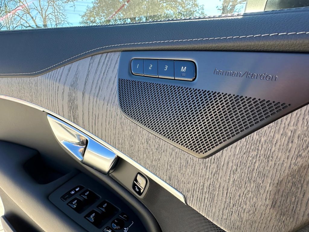 2025 Volvo XC90 ULTRA — миниатюра 18