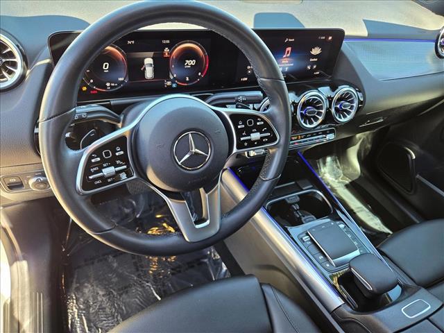 MERCEDES-BENZ GLA - 10