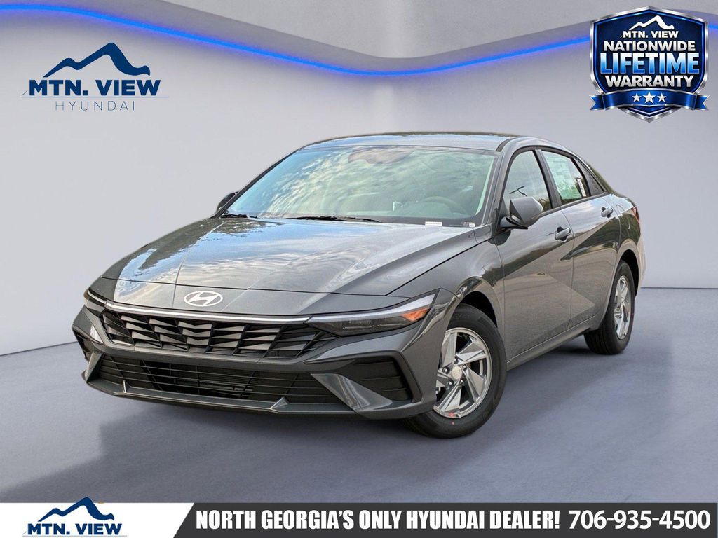 New 2026 Hyundai ELANTRA SE