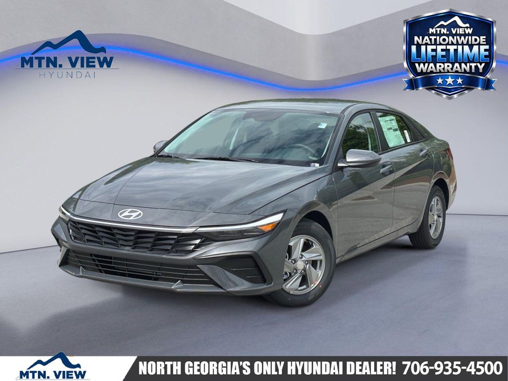 New 2026 Hyundai ELANTRA SE