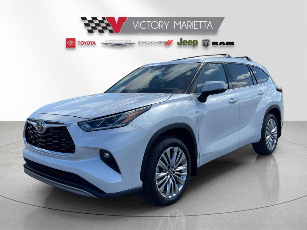 New 2026 Toyota Highlander Hybrid Platinum