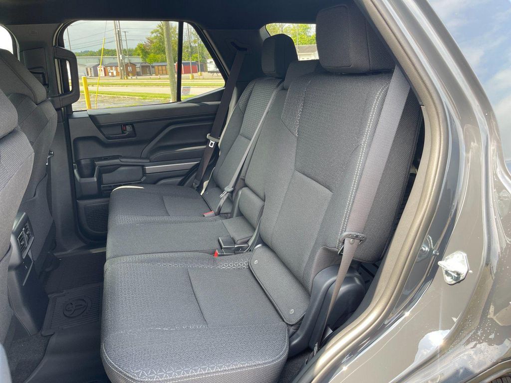 صورة مصغرة 13 لـ 2026 Toyota 4RUNNER SR5