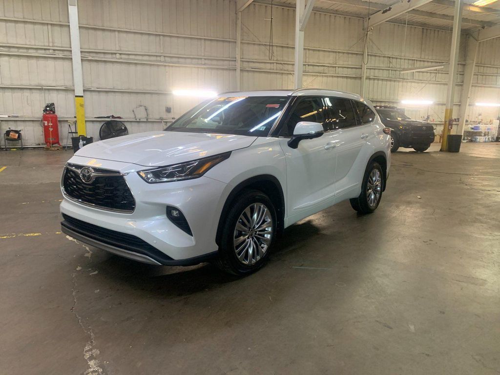 New 2026 Toyota Highlander Platinum