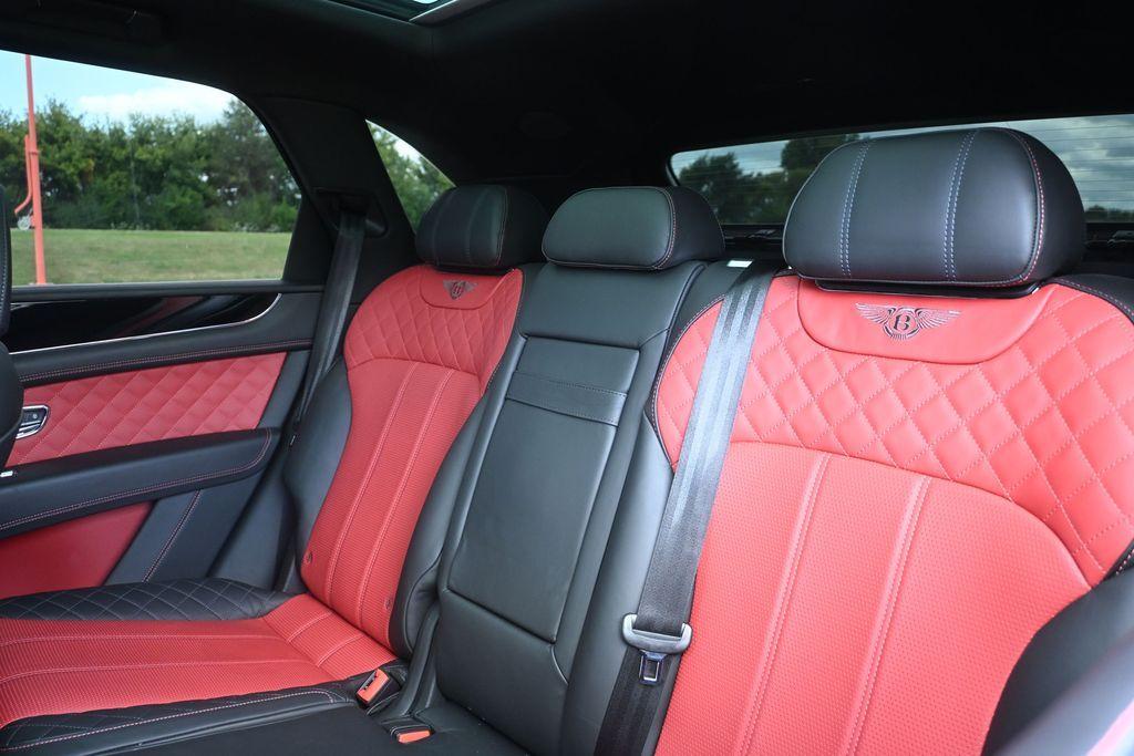 صورة مصغرة 37 لـ 2020 Bentley BENTAYGA V8