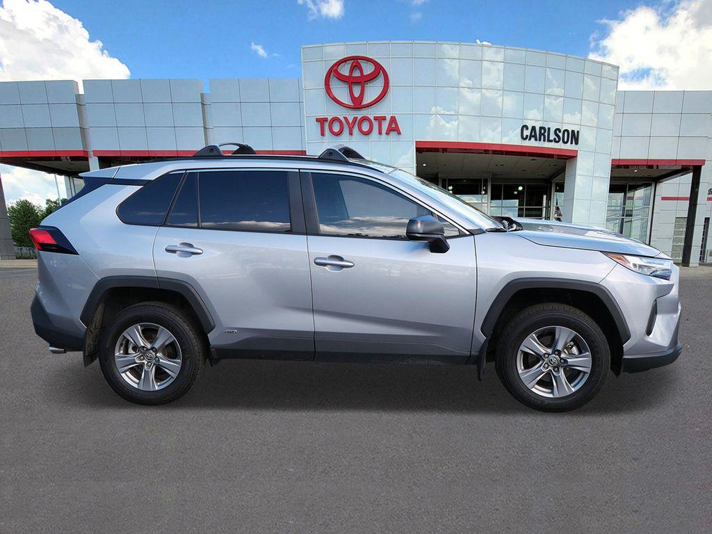 2025 Toyota RAV4 HYBRID LE — фото 4