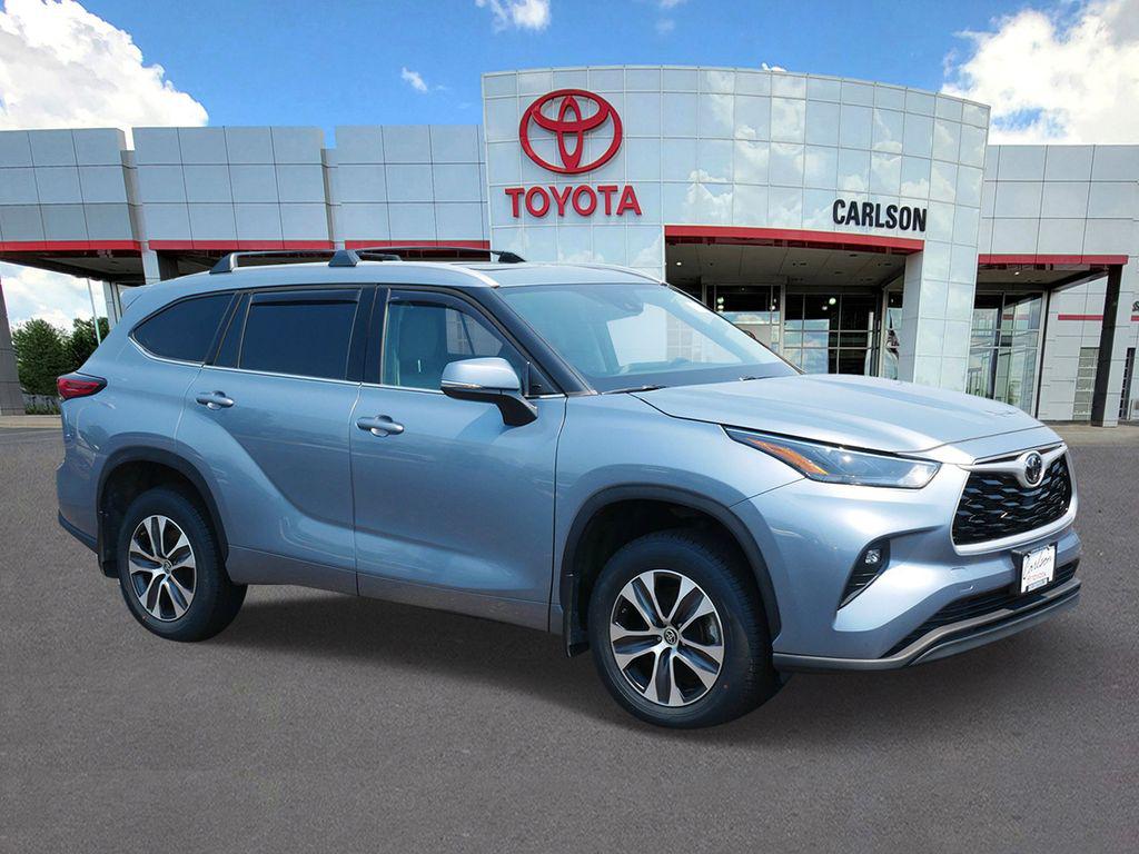 2022 Toyota HIGHLANDER XLE — фото 2