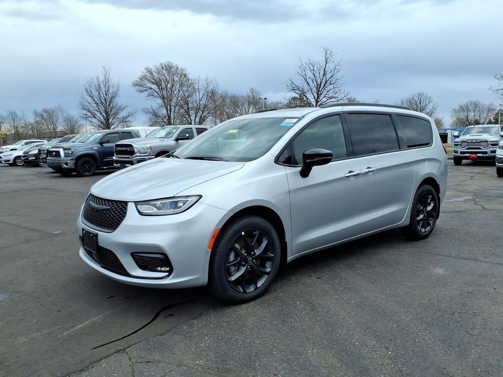New 2026 Chrysler Pacifica Limited