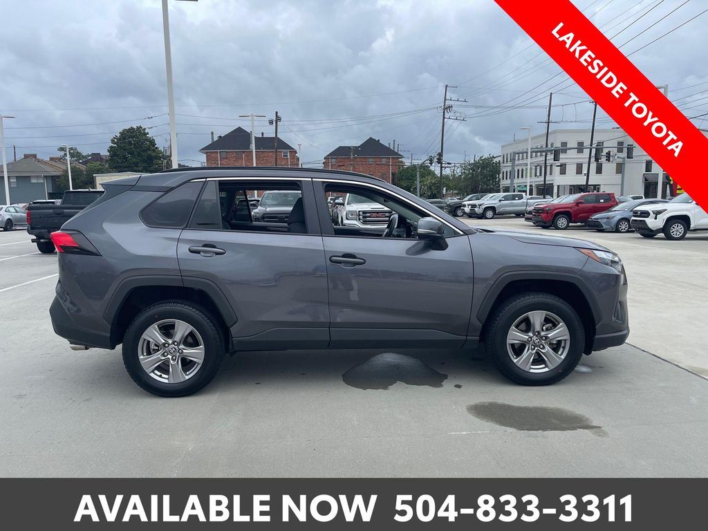 2025 Toyota RAV4 XLE 照片 7