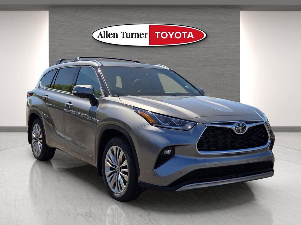 New 2026 Toyota Highlander Hybrid Platinum