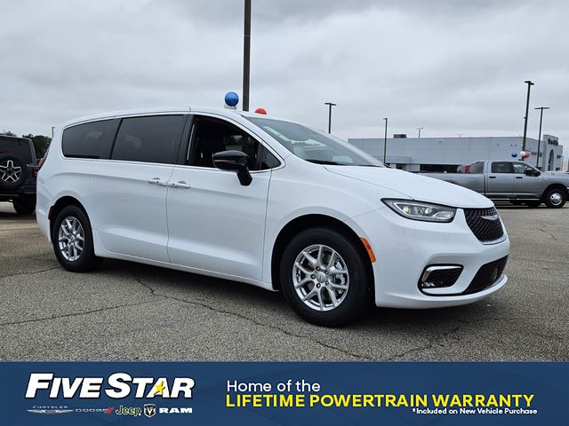New 2026 Chrysler Pacifica Select