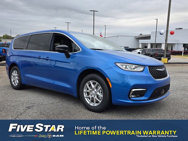 New 2026 Chrysler Pacifica Select