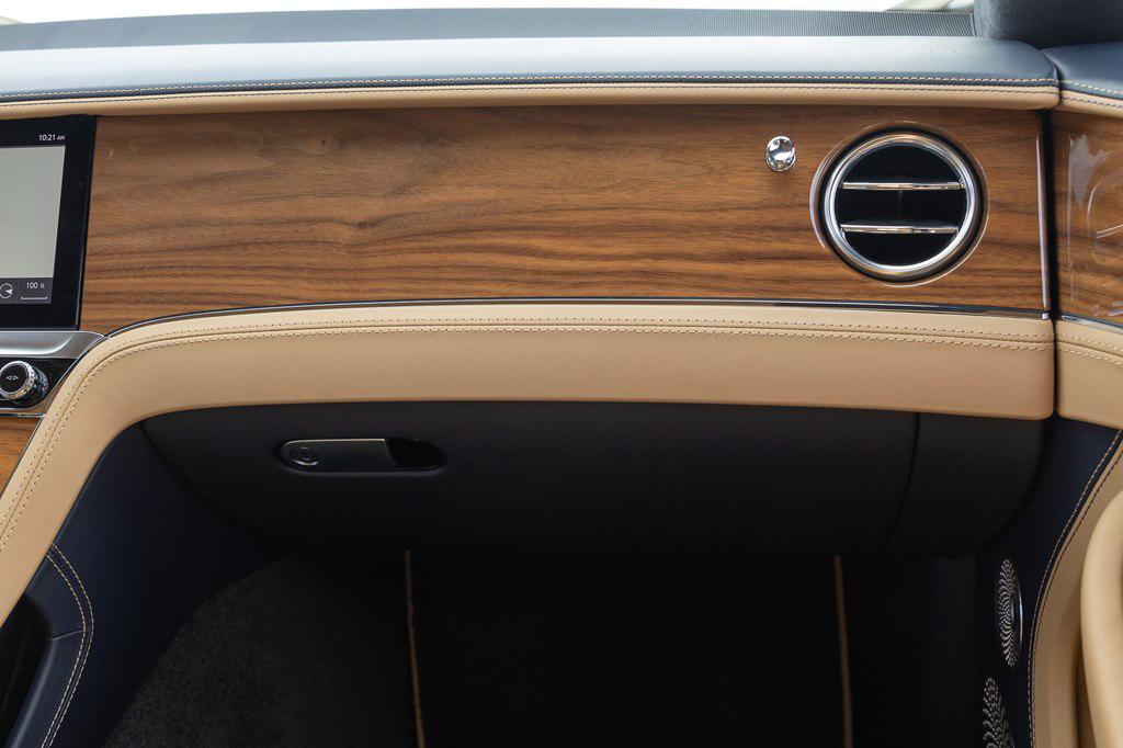 2022 Bentley CONTINENTAL GT V8 — миниатюра 27