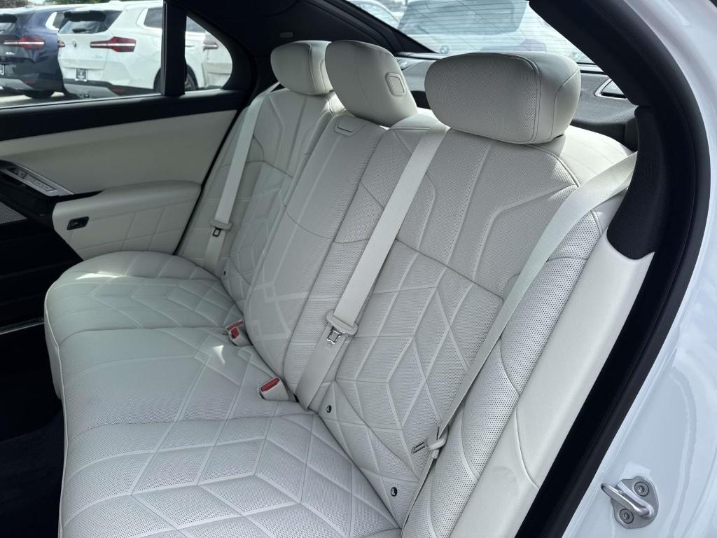 صورة 5 لـ 2026 BMW 740 I