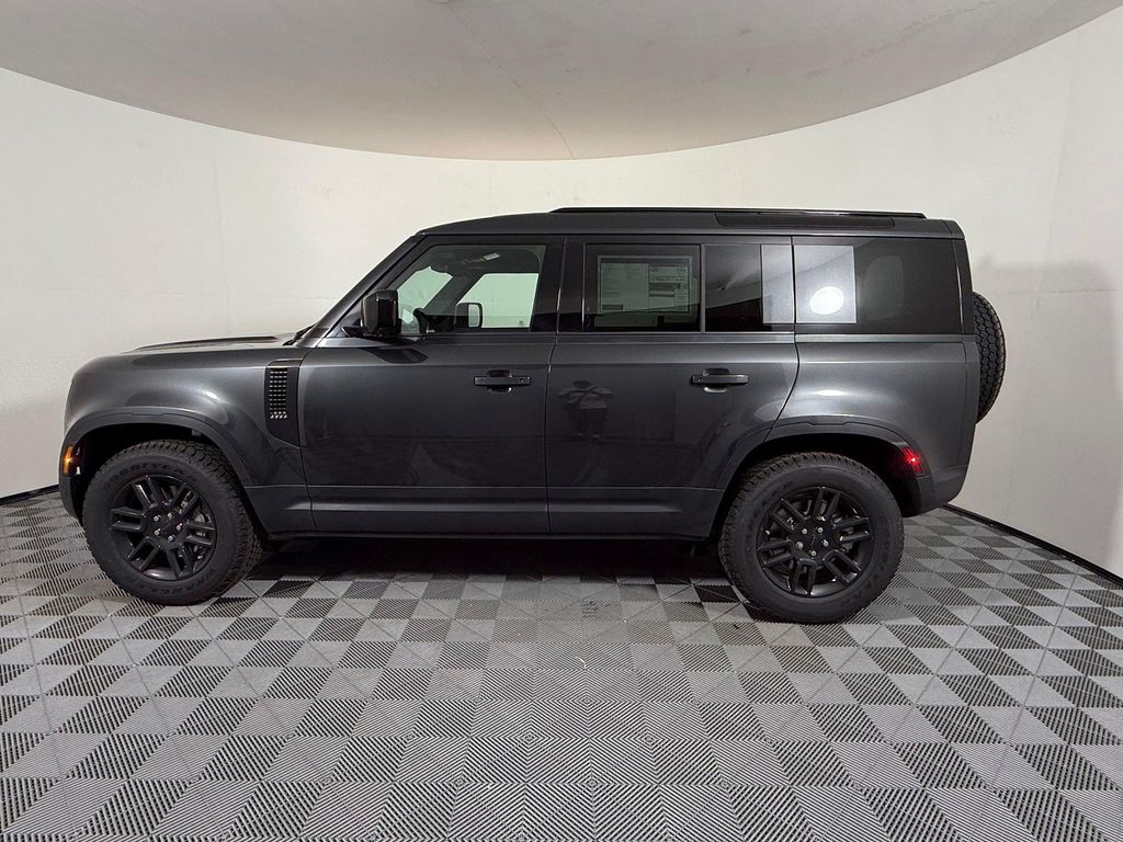 2026 LAND Rover DEFENDER P300 S — фото 2