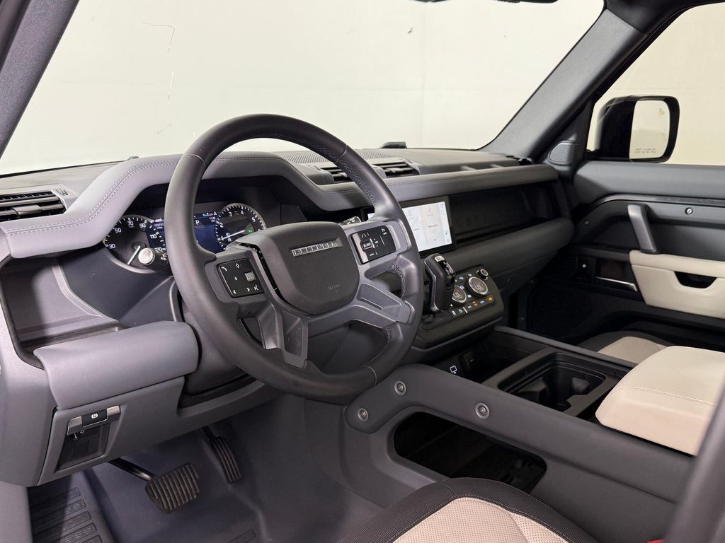 2023 LAND Rover DEFENDER 110 X-DYNAMIC SE — фото 4