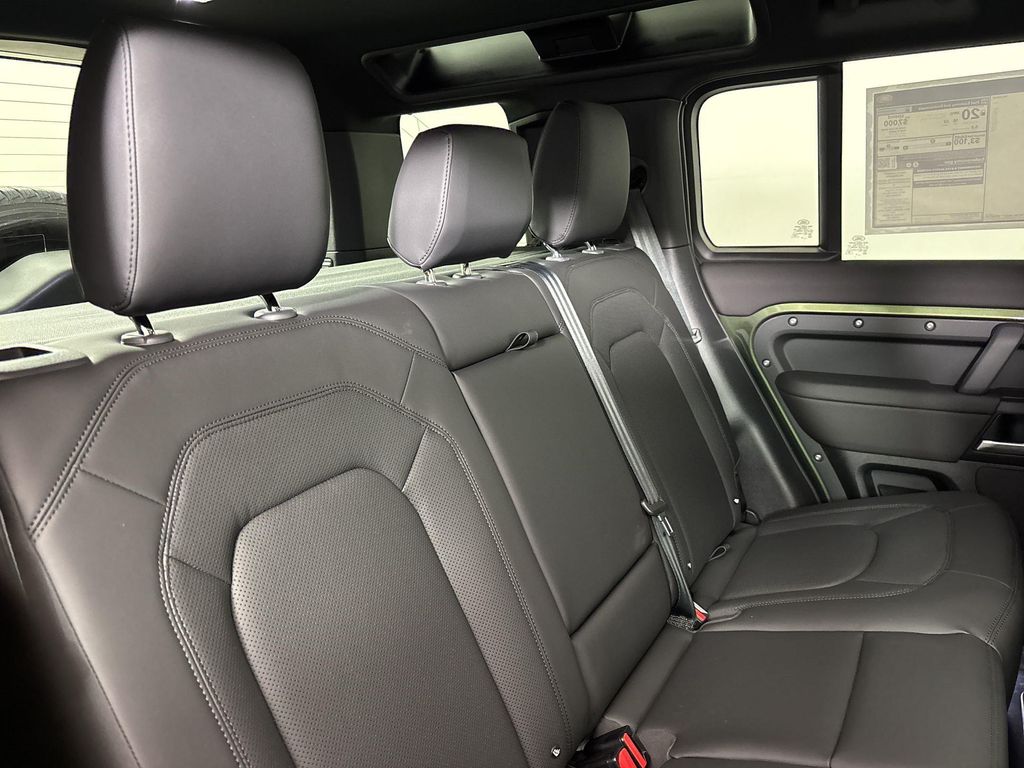 صورة مصغرة 31 لـ 2026 LAND Rover DEFENDER P300 S