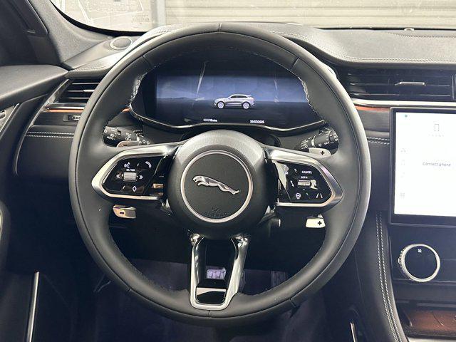 صورة مصغرة 14 لـ 2026 Jaguar F-PACE R-DYNAMIC S P250 AWD AUTOMATIC