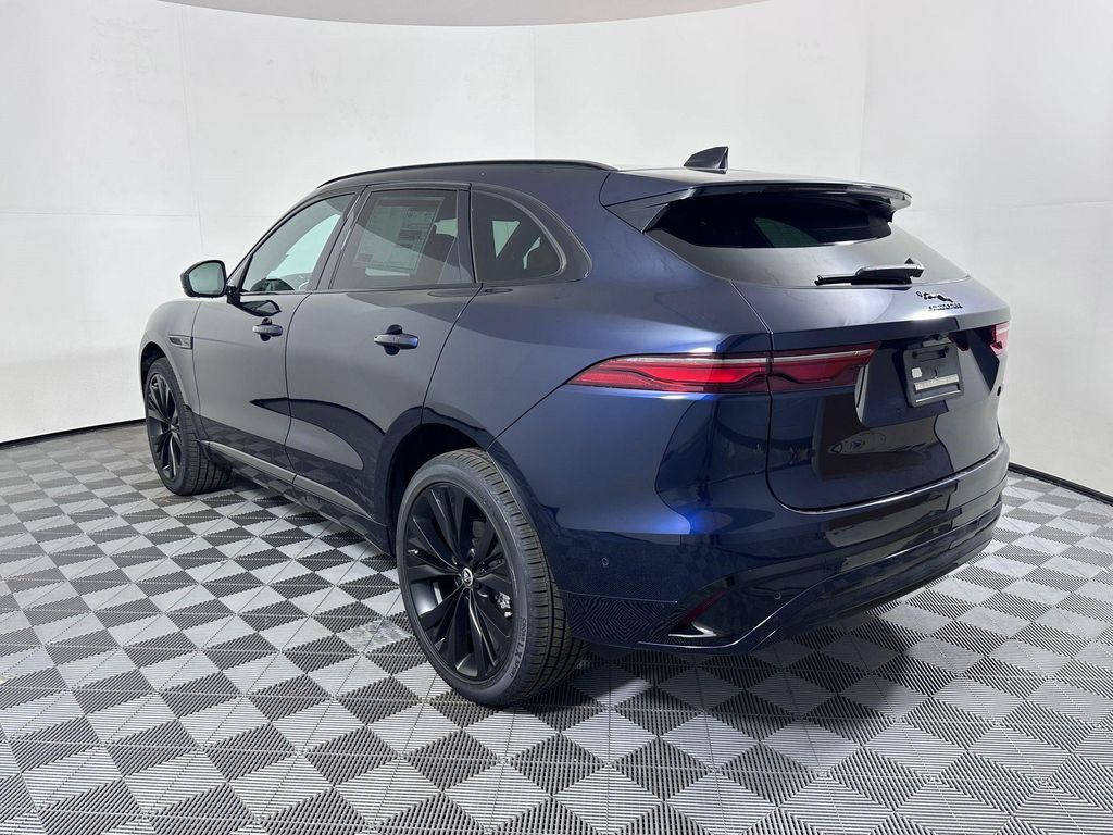 صورة 3 لـ 2026 Jaguar F-PACE R-DYNAMIC S P250 AWD AUTOMATIC