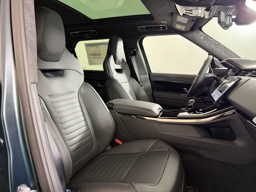 صورة مصغرة 24 لـ 2026 LAND Rover RANGE ROVER SPORT P635 SV