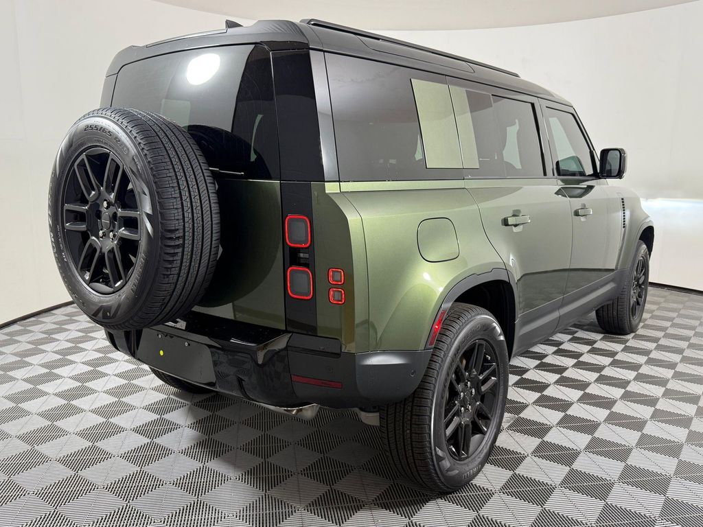 صورة 9 لـ 2026 LAND Rover DEFENDER P300 S
