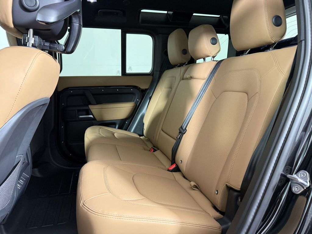2026 LAND Rover DEFENDER P300 S — миниатюра 24