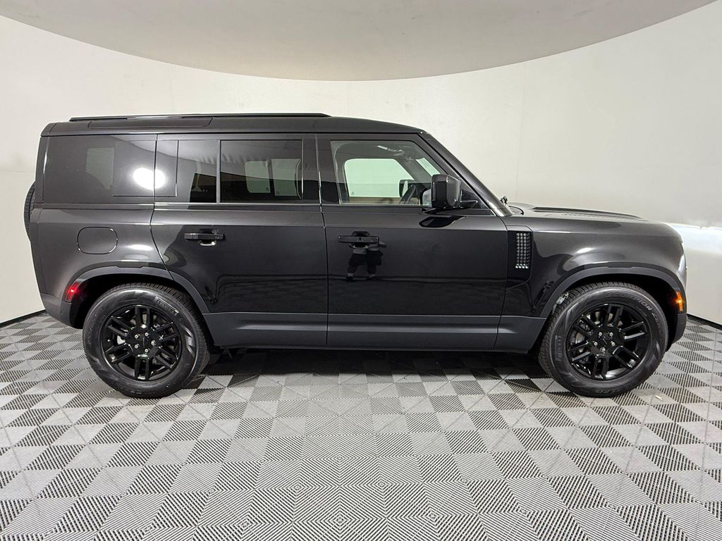 2026 LAND Rover DEFENDER P300 S — фото 8
