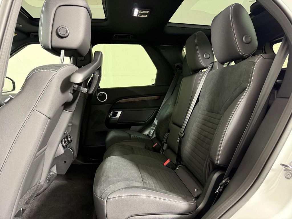 2026 LAND Rover DISCOVERY S thumbnail 14