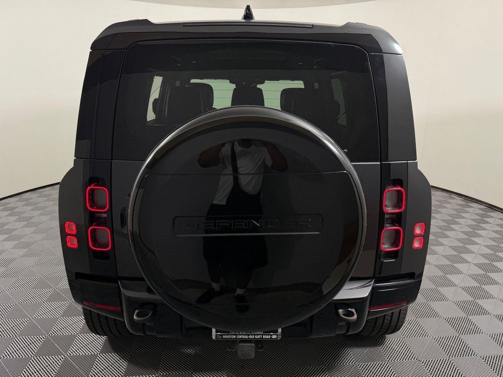 صورة 10 لـ 2023 LAND Rover DEFENDER 110 X