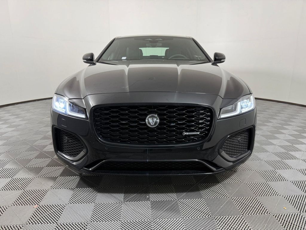 صورة 5 لـ 2024 Jaguar XF R-DYNAMIC SE P250 AWD AUTOMATIC