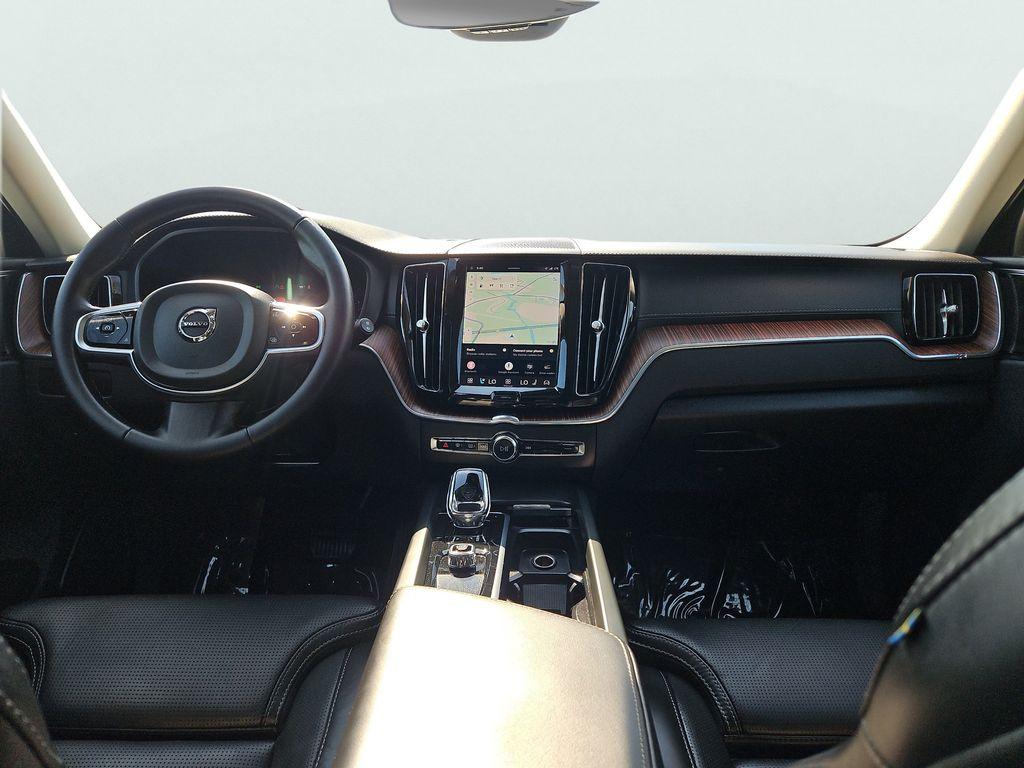 صورة 11 لـ 2023 Volvo XC60 B5 ULTIMATE DARK THEME
