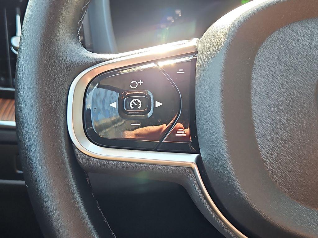 صورة مصغرة 28 لـ 2023 Volvo XC60 B5 ULTIMATE DARK THEME