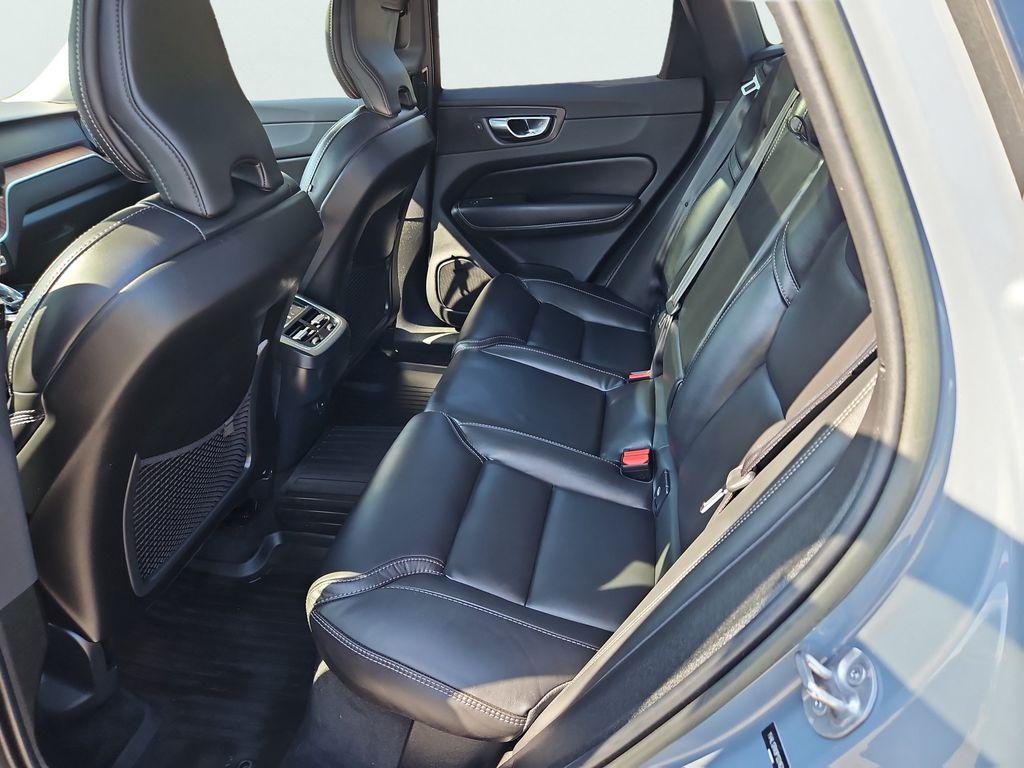 صورة مصغرة 36 لـ 2023 Volvo XC60 B5 ULTIMATE DARK THEME