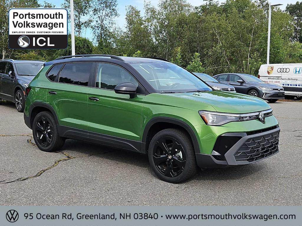New 2025 Volkswagen Taos 1.5T SE Black