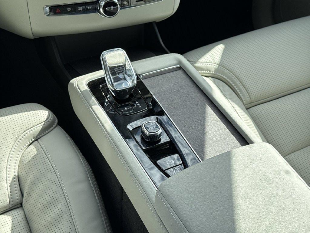 2026 Volvo XC90 PLUG-IN HYBRID T8 ULTRA DARK THEME 6-SEATER — миниатюра 19
