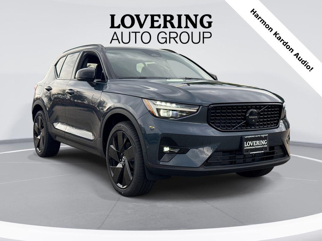 New 2026 Volvo XC40 B5 Ultra Black Edition