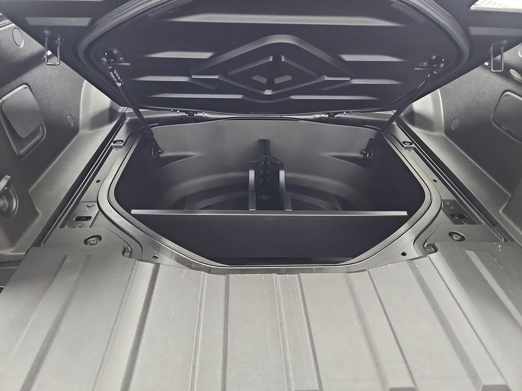 صورة 15 لـ 2024 Rivian R1T ADVENTURE PACKAGE