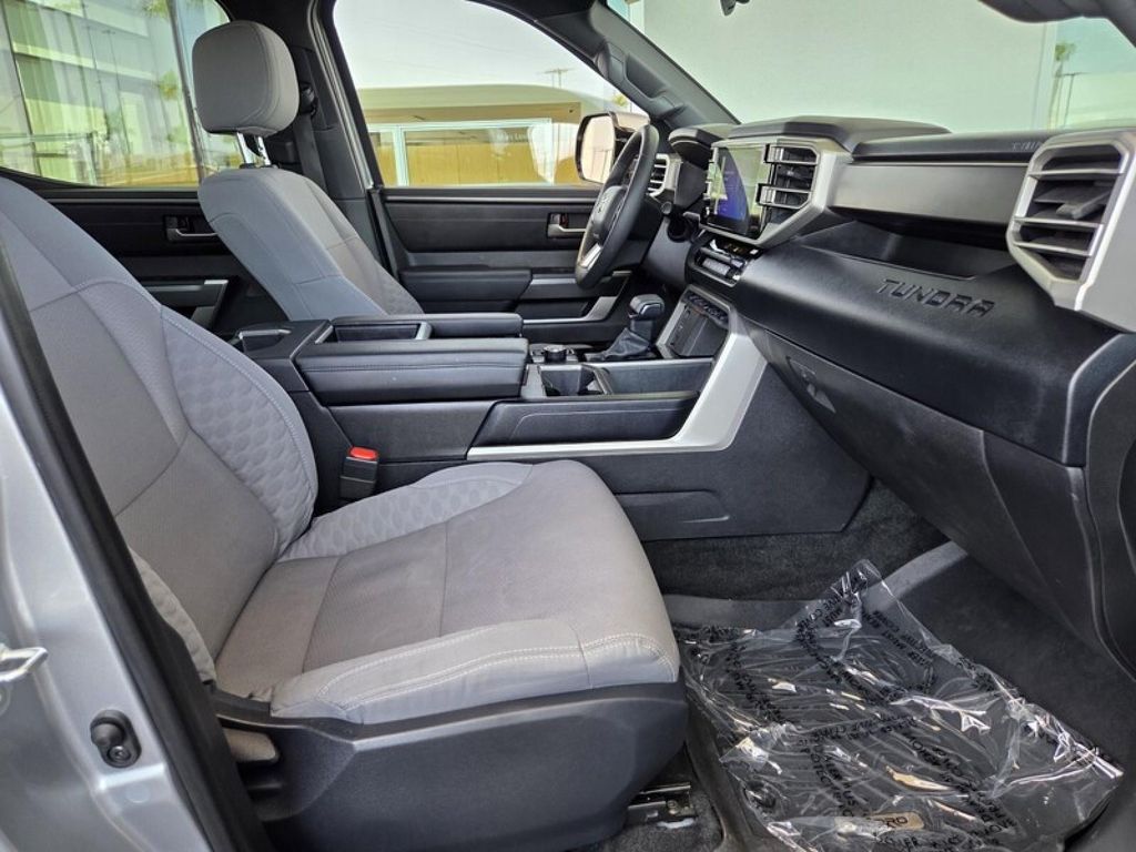 صورة مصغرة 18 لـ 2025 Toyota TUNDRA SR5