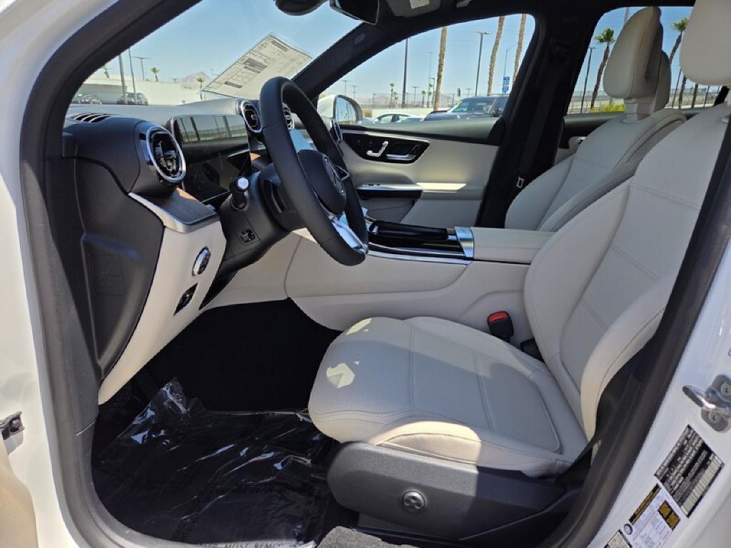 2026 Mercedes-BENZ GLC — миниатюра 11
