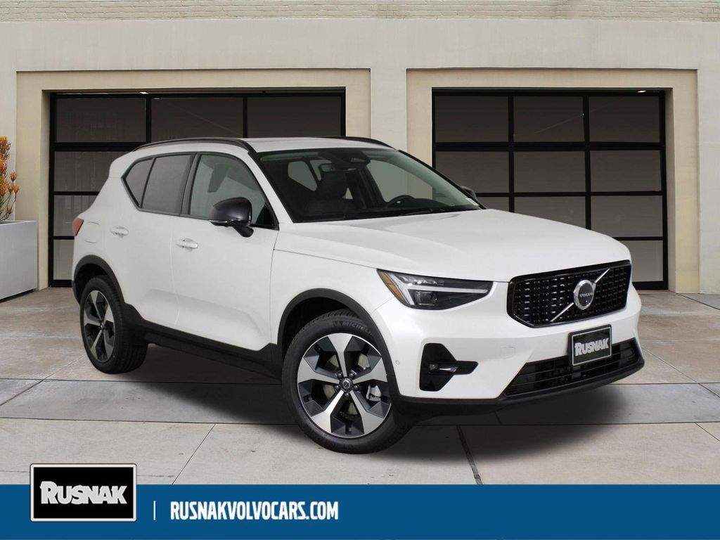 New 2026 Volvo XC40 Plus, B5 AWD Gas (mild hybrid), Dark