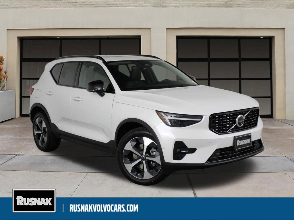 New 2026 Volvo XC40 Plus, B5 AWD Gas (mild hybrid), Dark