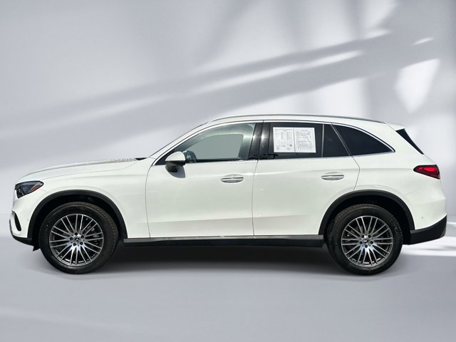 2025 Mercedes-BENZ GLC photo 2