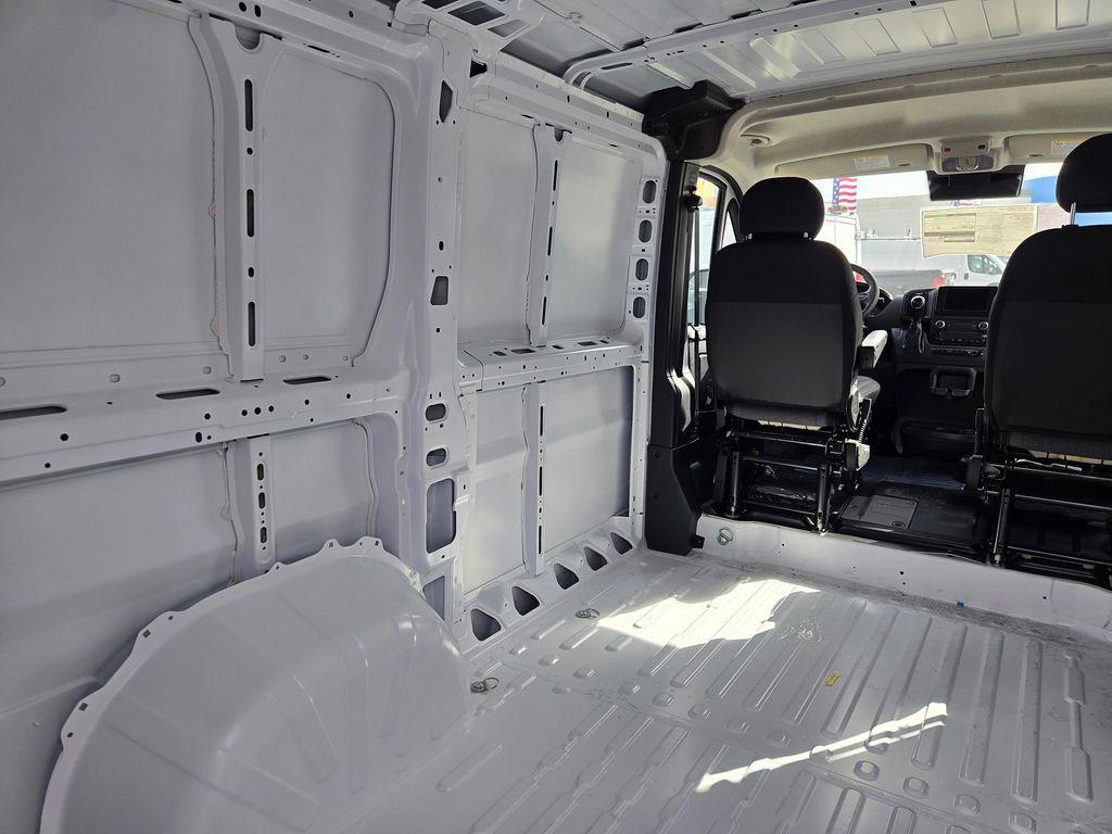 صورة 7 لـ 2026 RAM PROMASTER 1500 LOW ROOF
