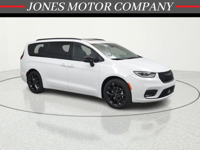 New 2026 Chrysler Pacifica Limited